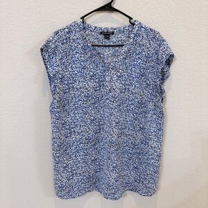 Blue and White Speckled Geometric Print Top